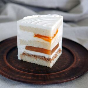 «Торт с нуля» 🔍 Торт с белым персиком, крустилантом и абрикосом